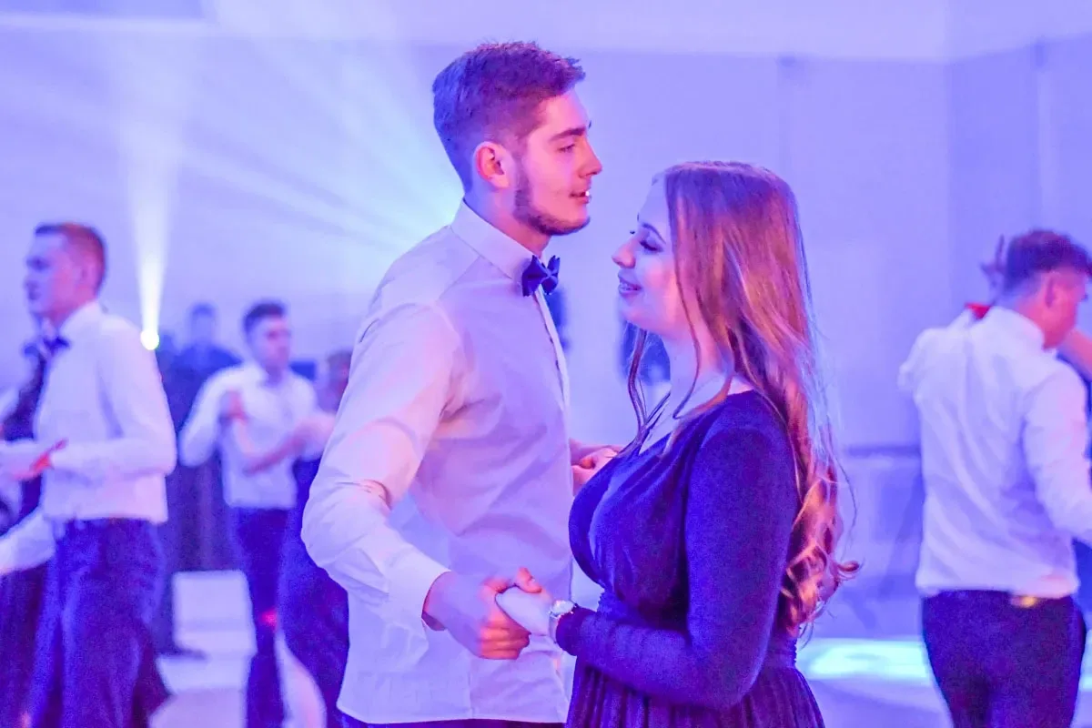 Maturzyści "Ekonomika" bawili się na studniówce (zdjęcia, wideo)
