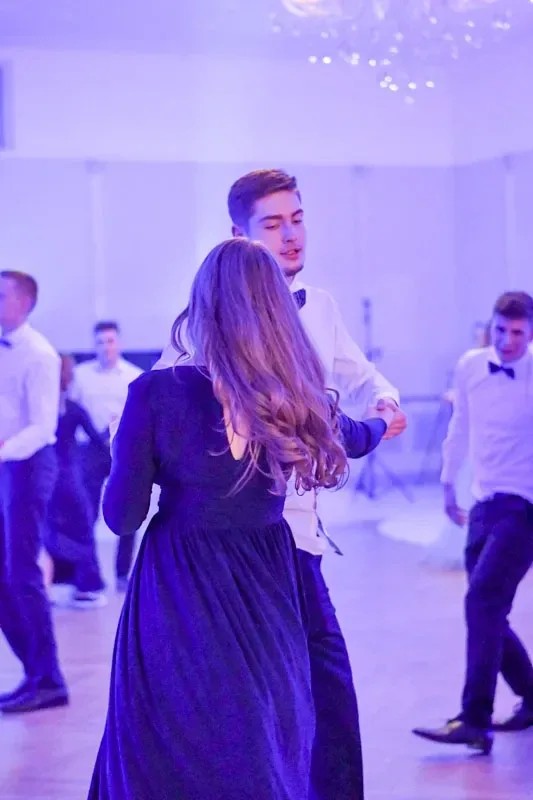 Maturzyści "Ekonomika" bawili się na studniówce (zdjęcia, wideo)