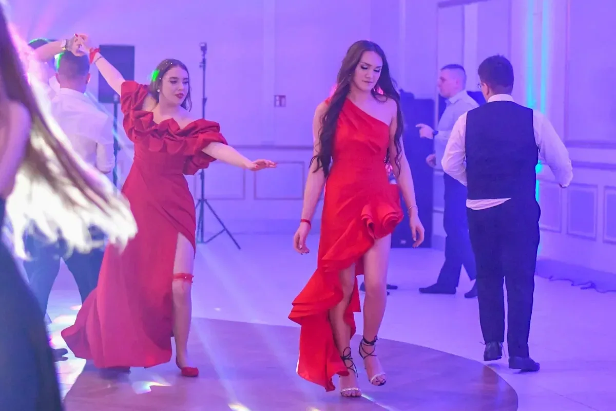 Maturzyści "Ekonomika" bawili się na studniówce (zdjęcia, wideo)
