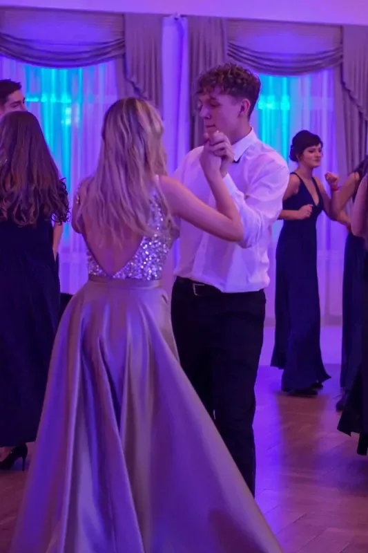 Maturzyści "Ekonomika" bawili się na studniówce (zdjęcia, wideo)