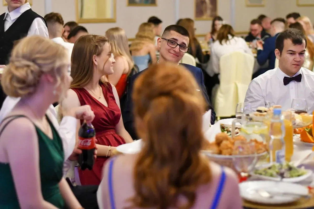 Maturzyści "Ekonomika" bawili się na studniówce (zdjęcia, wideo)