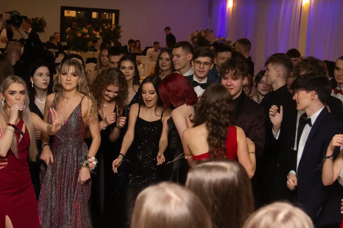 Studniówka Liceum Ogólnokształcącego im. Mikołaja Kopernika w Ostrowi Mazowieckiej! (zdjęcia, wideo)