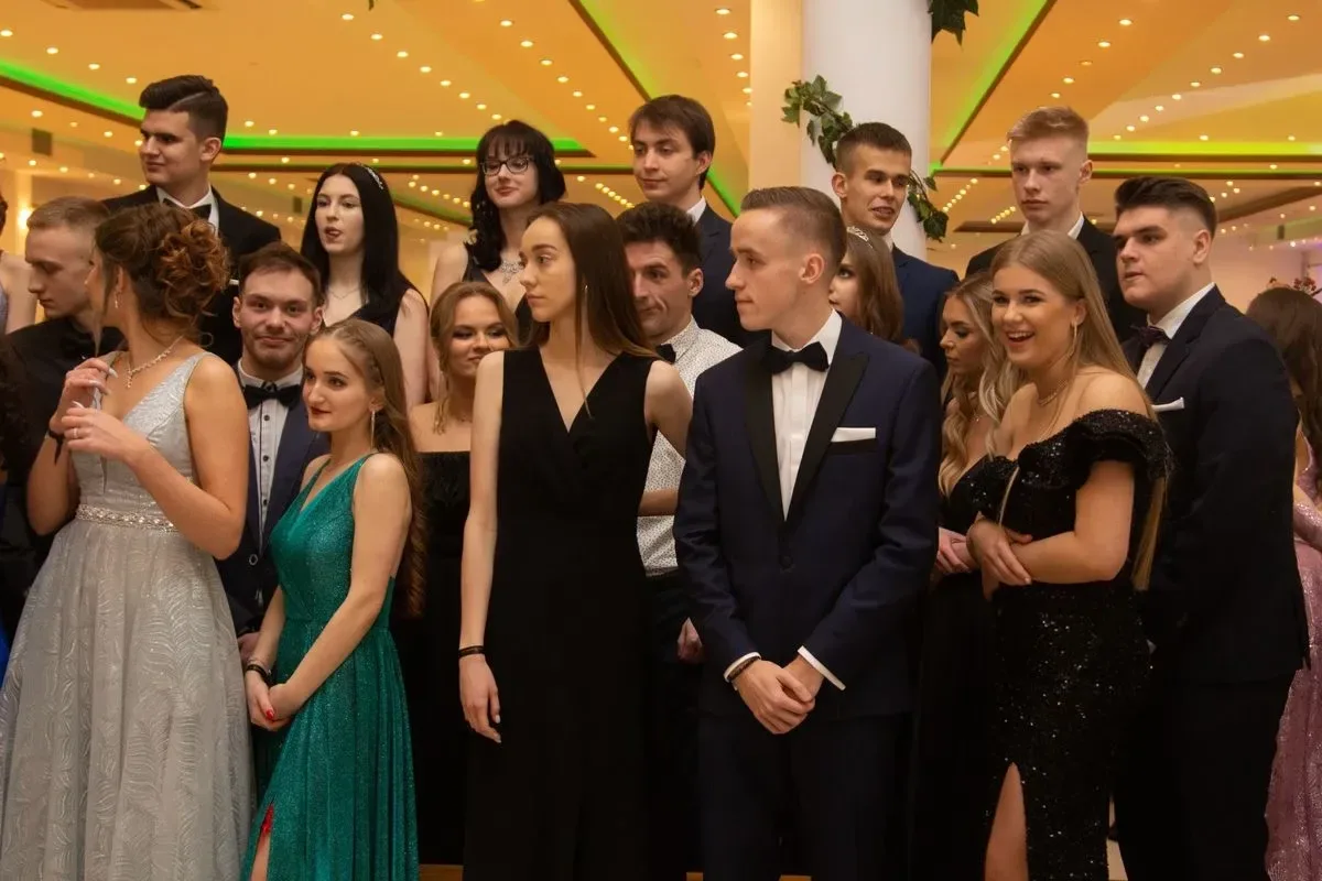 Studniówka Liceum Ogólnokształcącego im. Mikołaja Kopernika w Ostrowi Mazowieckiej! (zdjęcia, wideo)