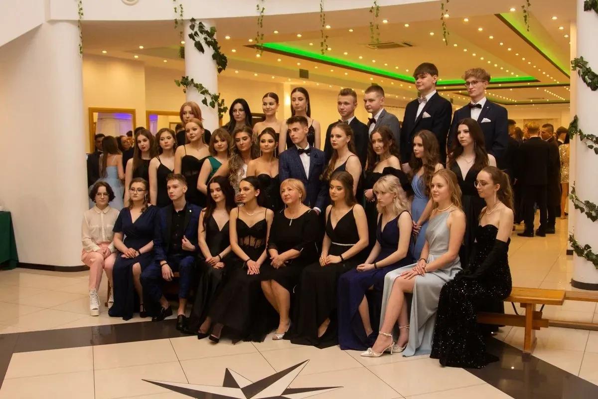Studniówka Liceum Ogólnokształcącego im. Mikołaja Kopernika w Ostrowi Mazowieckiej! (zdjęcia, wideo)
