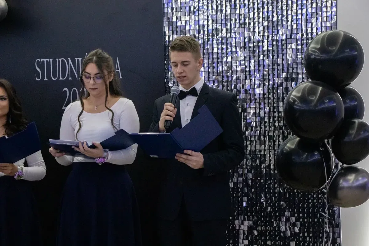 Maturzyści z ZSCKR w Starym Lubiejewie świętowali swój bal w "Euforii" (zdjęcia, wideo)