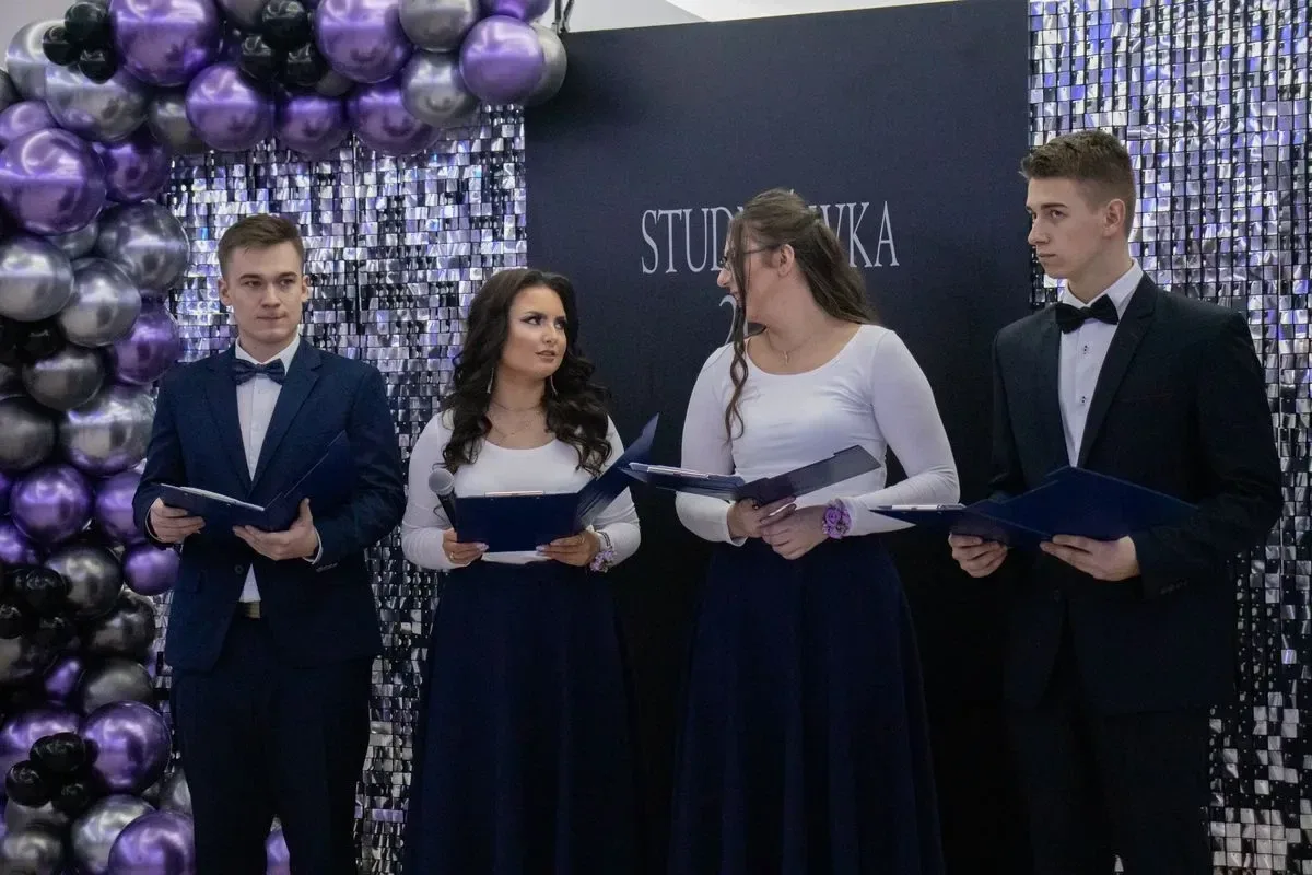 Maturzyści z ZSCKR w Starym Lubiejewie świętowali swój bal w "Euforii" (zdjęcia, wideo)