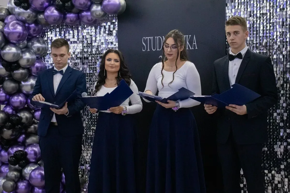 Maturzyści z ZSCKR w Starym Lubiejewie świętowali swój bal w "Euforii" (zdjęcia, wideo)