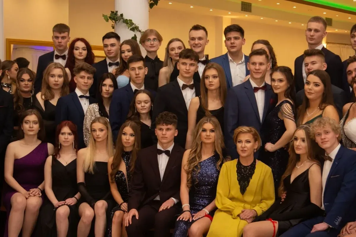 Studniówka Liceum Ogólnokształcącego im. Mikołaja Kopernika w Ostrowi Mazowieckiej! (zdjęcia, wideo)