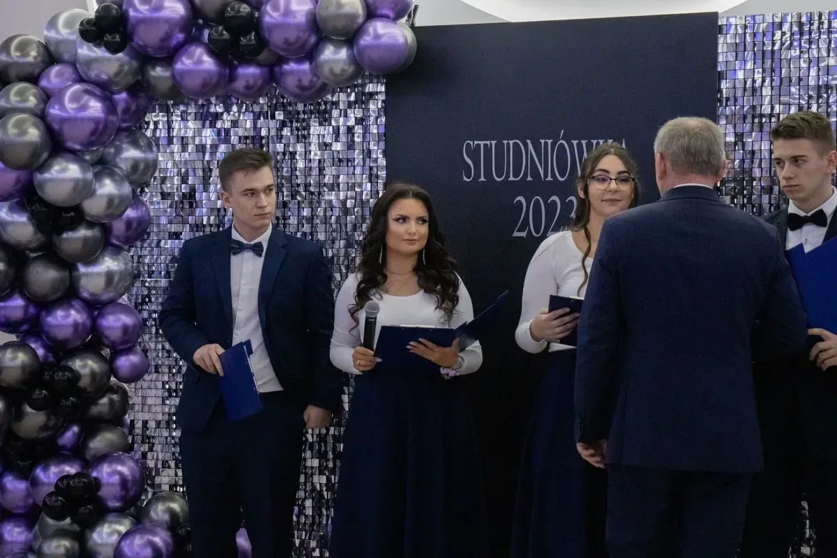 Maturzyści z ZSCKR w Starym Lubiejewie świętowali swój bal w "Euforii" (zdjęcia, wideo)