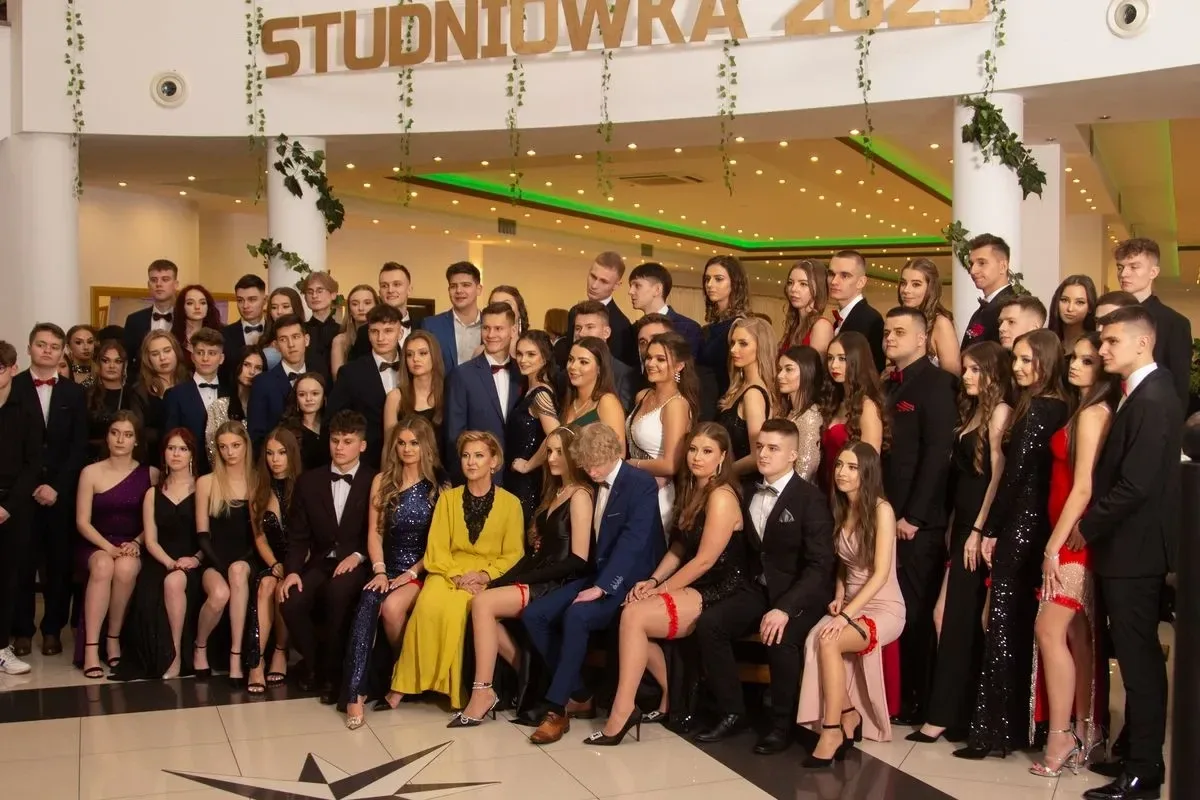 Studniówka Liceum Ogólnokształcącego im. Mikołaja Kopernika w Ostrowi Mazowieckiej! (zdjęcia, wideo)