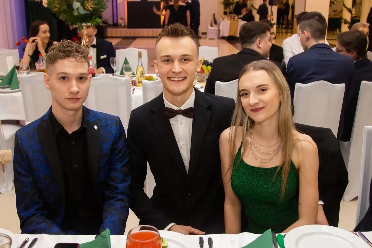 Studniówka Liceum Ogólnokształcącego im. Mikołaja Kopernika w Ostrowi Mazowieckiej! (zdjęcia, wideo)