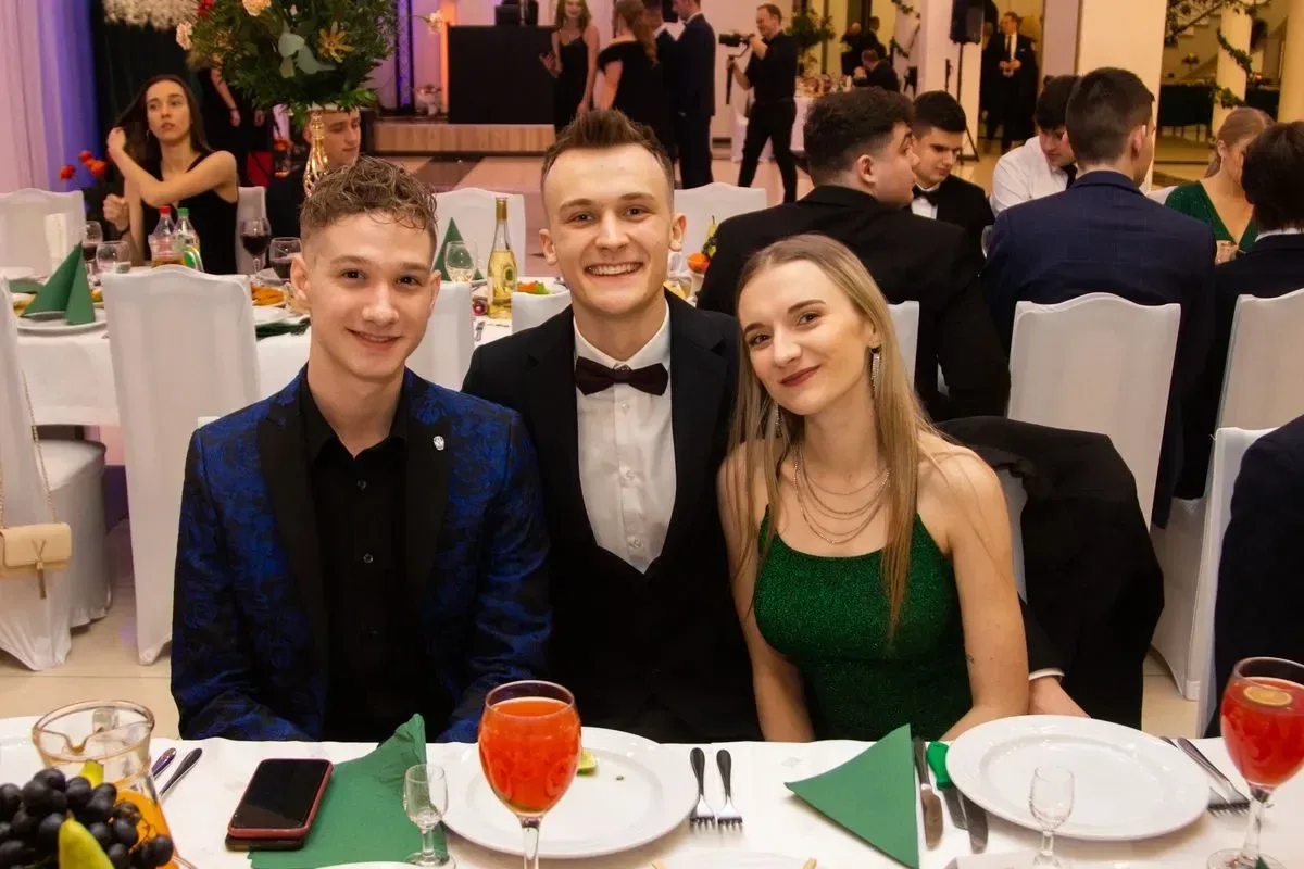 Studniówka Liceum Ogólnokształcącego im. Mikołaja Kopernika w Ostrowi Mazowieckiej! (zdjęcia, wideo)