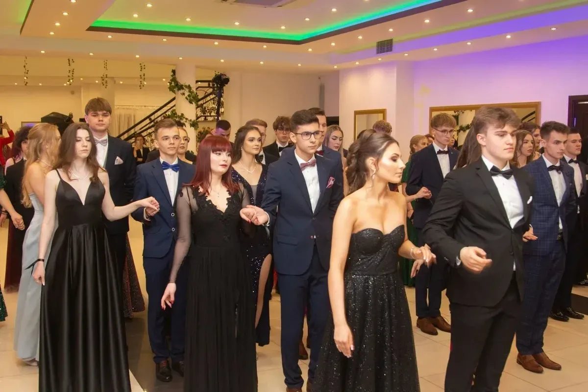 Studniówka Liceum Ogólnokształcącego im. Mikołaja Kopernika w Ostrowi Mazowieckiej! (zdjęcia, wideo)