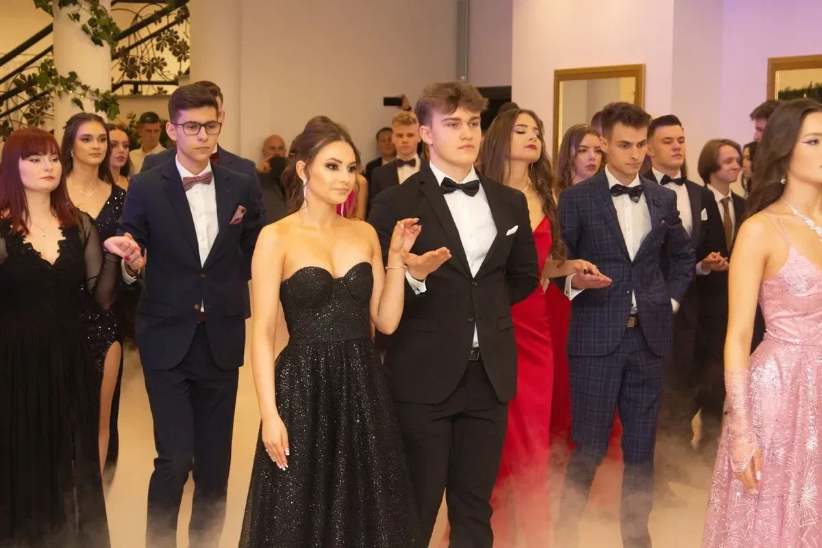 Studniówka Liceum Ogólnokształcącego im. Mikołaja Kopernika w Ostrowi Mazowieckiej! (zdjęcia, wideo)