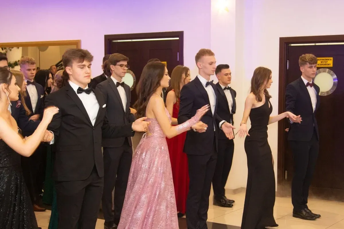 Studniówka Liceum Ogólnokształcącego im. Mikołaja Kopernika w Ostrowi Mazowieckiej! (zdjęcia, wideo)