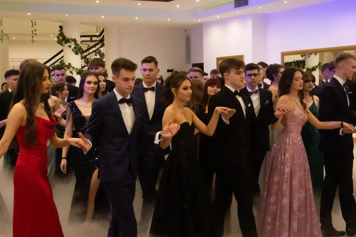 Studniówka Liceum Ogólnokształcącego im. Mikołaja Kopernika w Ostrowi Mazowieckiej! (zdjęcia, wideo)