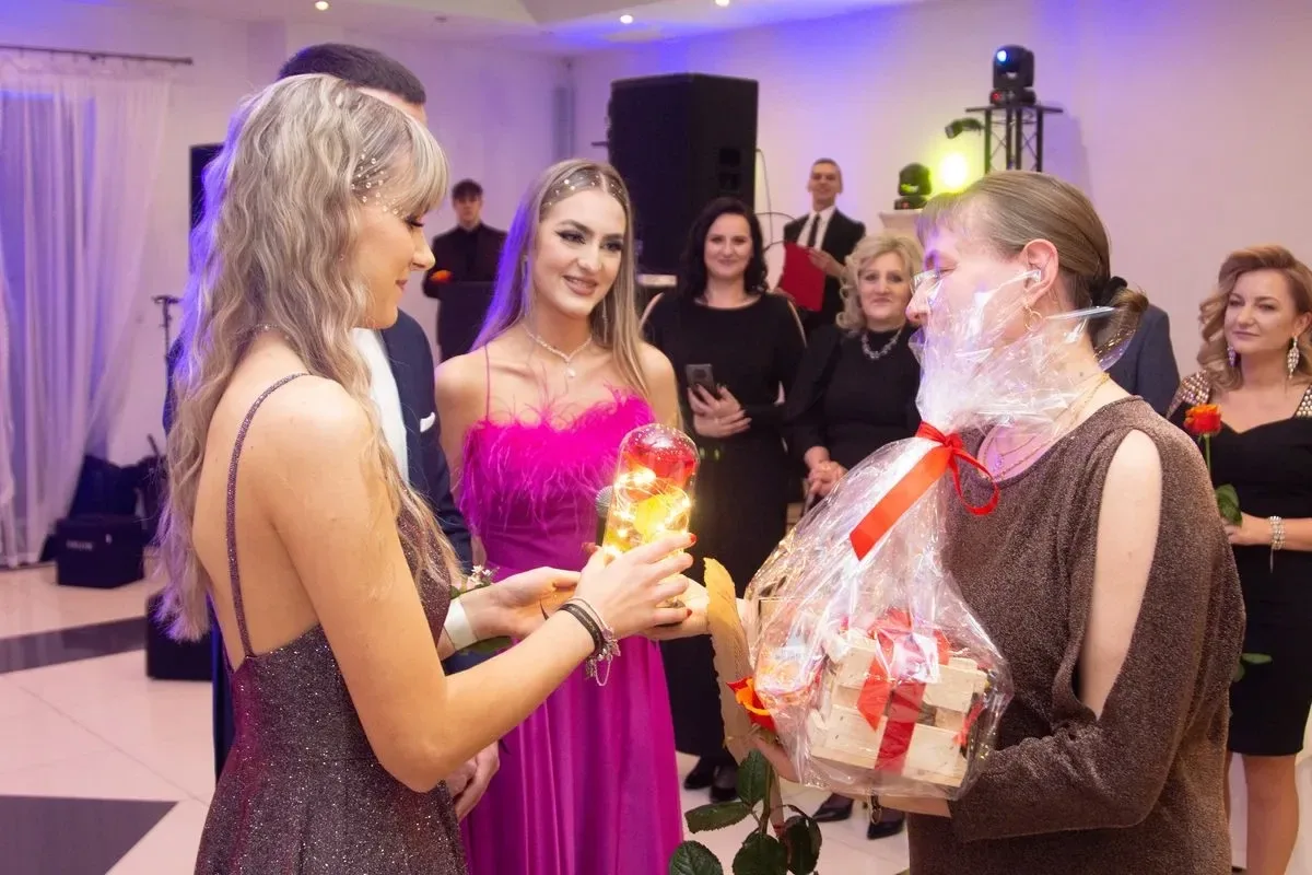 Studniówka Liceum Ogólnokształcącego im. Mikołaja Kopernika w Ostrowi Mazowieckiej! (zdjęcia, wideo)