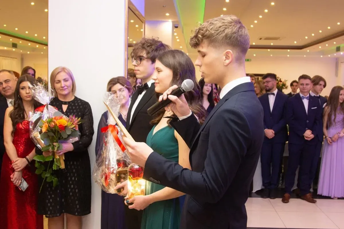 Studniówka Liceum Ogólnokształcącego im. Mikołaja Kopernika w Ostrowi Mazowieckiej! (zdjęcia, wideo)