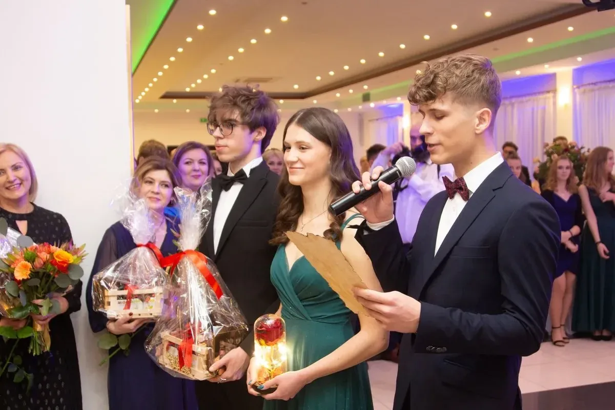Studniówka Liceum Ogólnokształcącego im. Mikołaja Kopernika w Ostrowi Mazowieckiej! (zdjęcia, wideo)