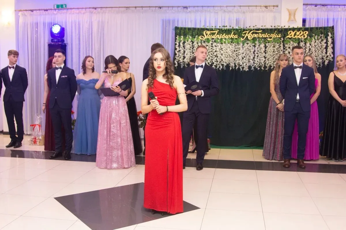 Studniówka Liceum Ogólnokształcącego im. Mikołaja Kopernika w Ostrowi Mazowieckiej! (zdjęcia, wideo)