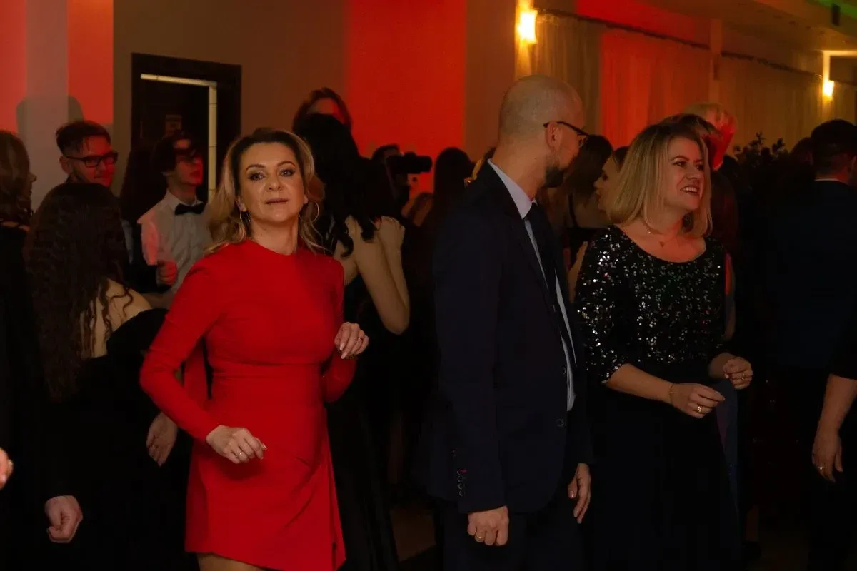 Studniówka Liceum Ogólnokształcącego im. Mikołaja Kopernika w Ostrowi Mazowieckiej! (zdjęcia, wideo)