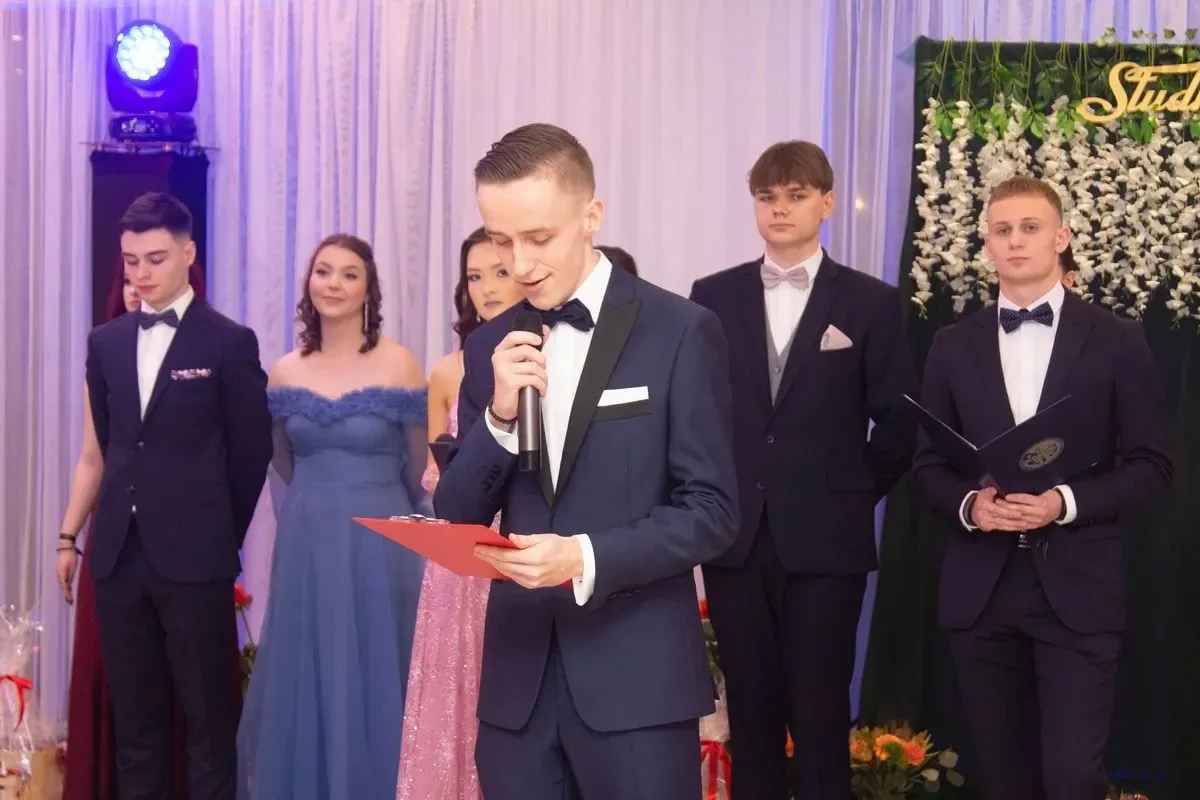 Studniówka Liceum Ogólnokształcącego im. Mikołaja Kopernika w Ostrowi Mazowieckiej! (zdjęcia, wideo)