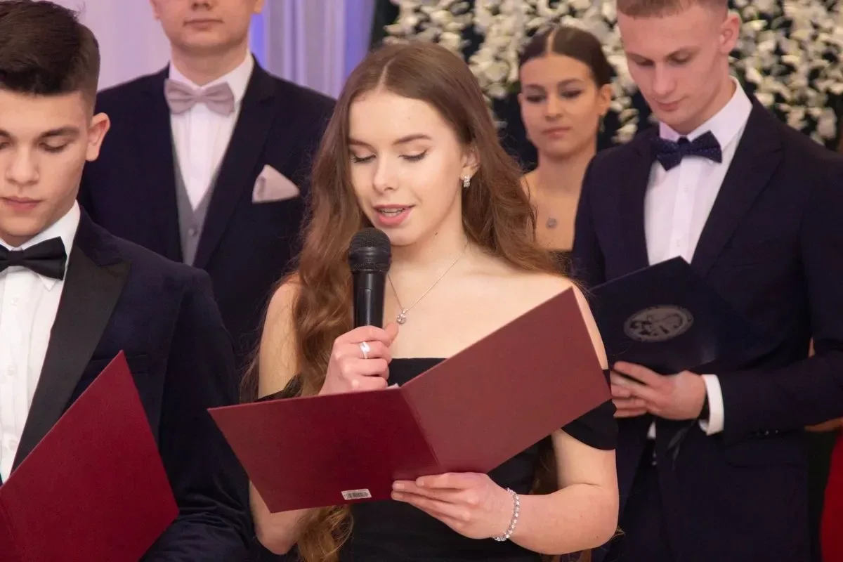 Studniówka Liceum Ogólnokształcącego im. Mikołaja Kopernika w Ostrowi Mazowieckiej! (zdjęcia, wideo)