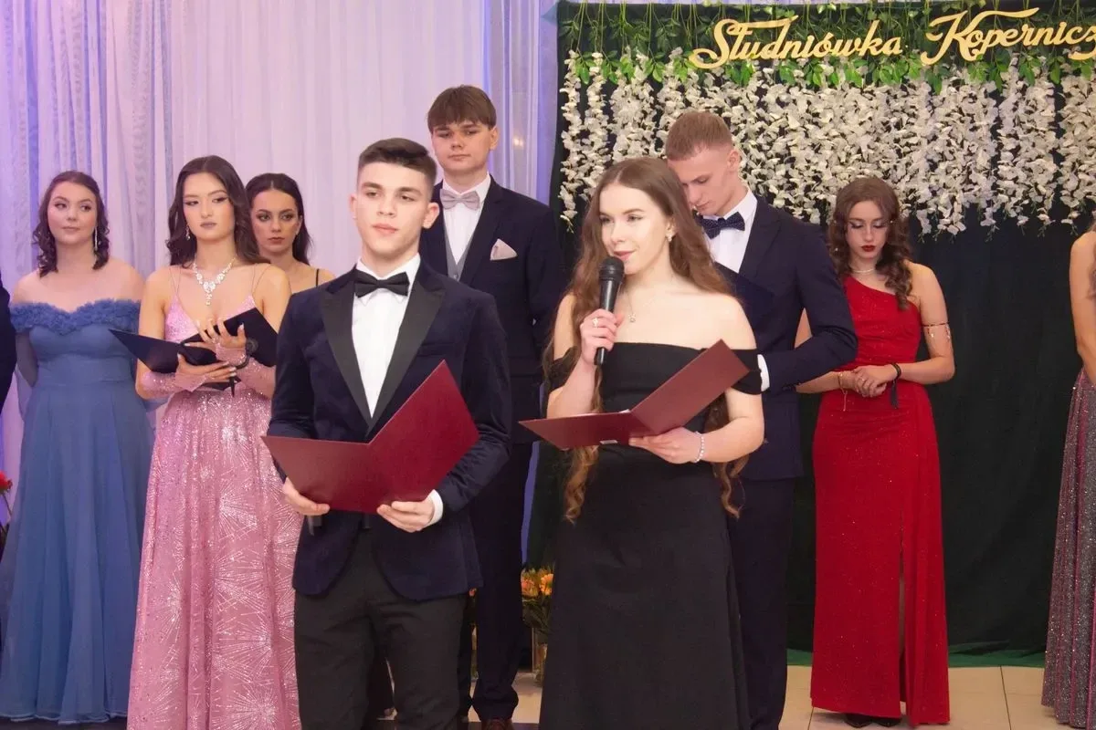 Studniówka Liceum Ogólnokształcącego im. Mikołaja Kopernika w Ostrowi Mazowieckiej! (zdjęcia, wideo)