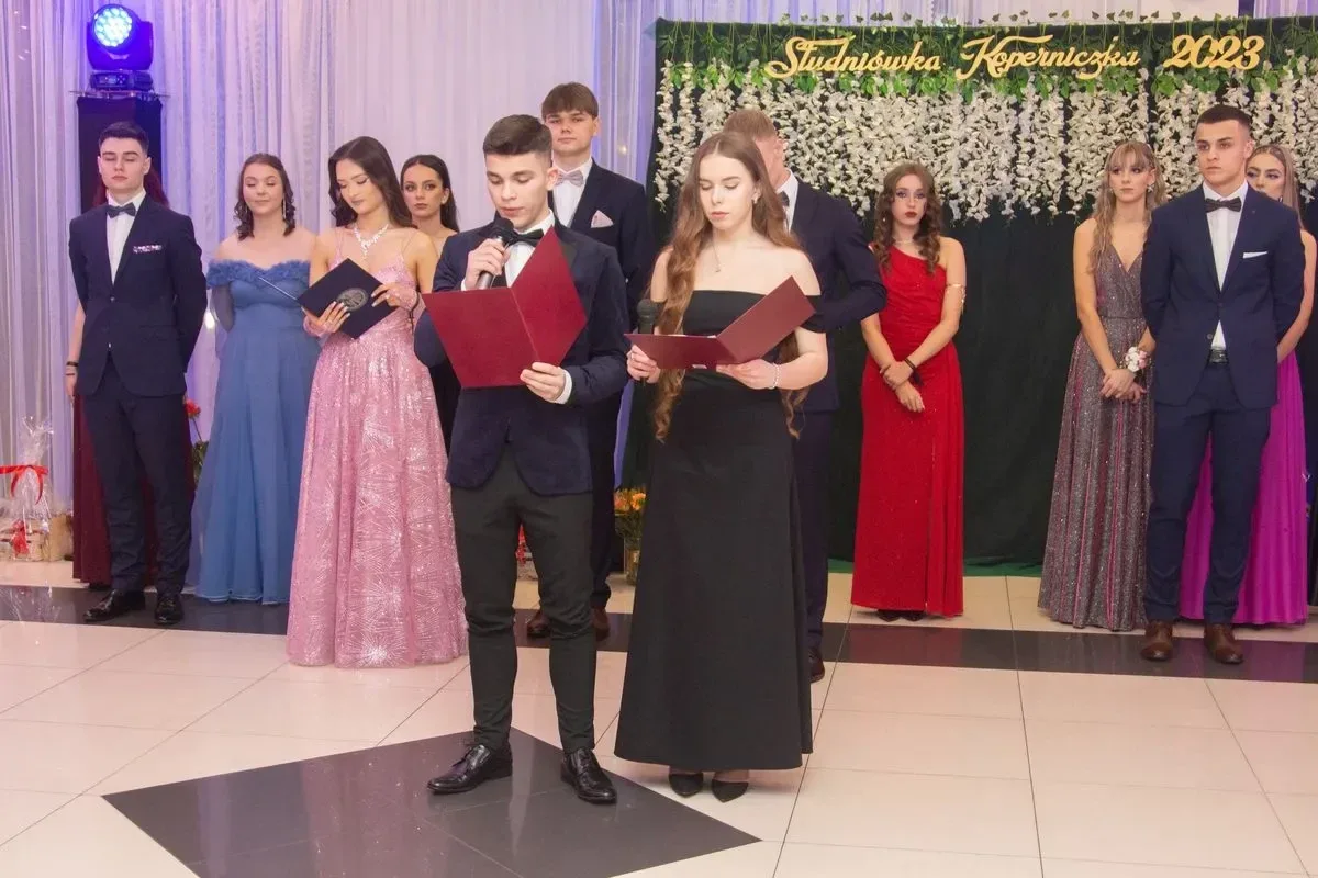 Studniówka Liceum Ogólnokształcącego im. Mikołaja Kopernika w Ostrowi Mazowieckiej! (zdjęcia, wideo)
