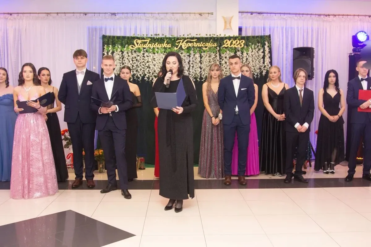 Studniówka Liceum Ogólnokształcącego im. Mikołaja Kopernika w Ostrowi Mazowieckiej! (zdjęcia, wideo)