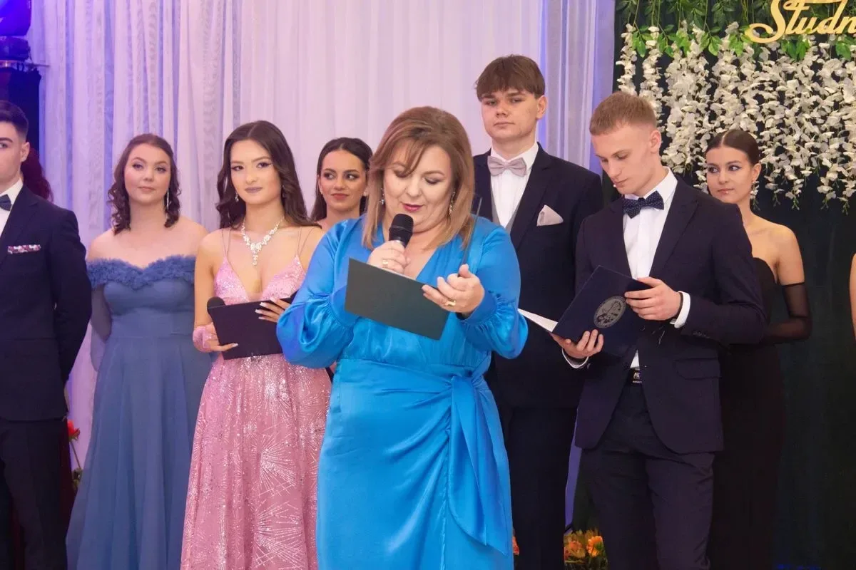 Studniówka Liceum Ogólnokształcącego im. Mikołaja Kopernika w Ostrowi Mazowieckiej! (zdjęcia, wideo)