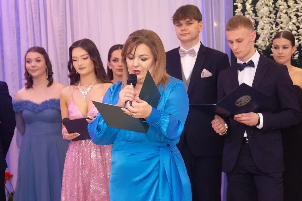 Studniówka Liceum Ogólnokształcącego im. Mikołaja Kopernika w Ostrowi Mazowieckiej! (zdjęcia, wideo)