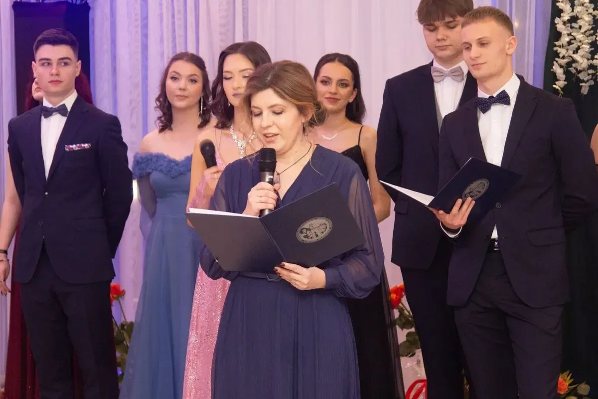 Studniówka Liceum Ogólnokształcącego im. Mikołaja Kopernika w Ostrowi Mazowieckiej! (zdjęcia, wideo)