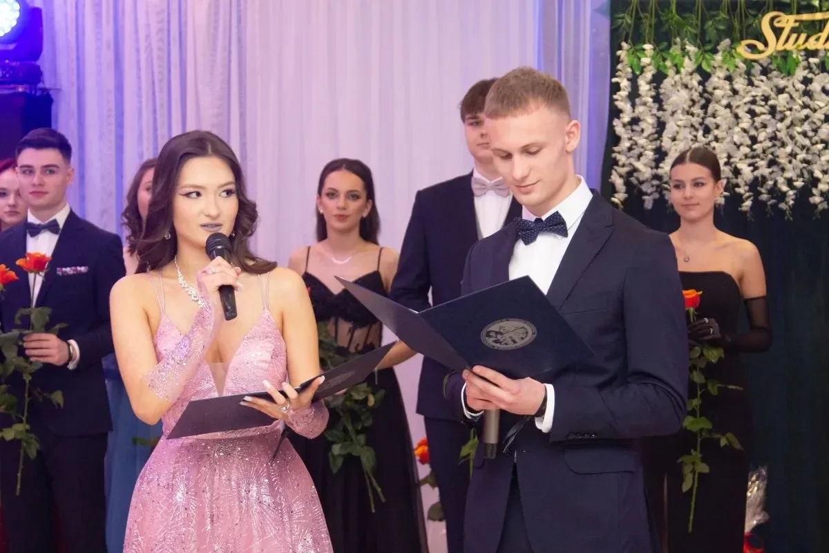 Studniówka Liceum Ogólnokształcącego im. Mikołaja Kopernika w Ostrowi Mazowieckiej! (zdjęcia, wideo)