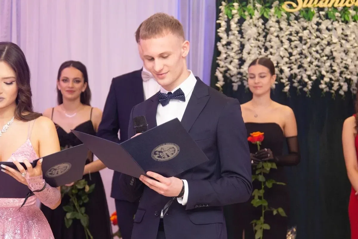 Studniówka Liceum Ogólnokształcącego im. Mikołaja Kopernika w Ostrowi Mazowieckiej! (zdjęcia, wideo)