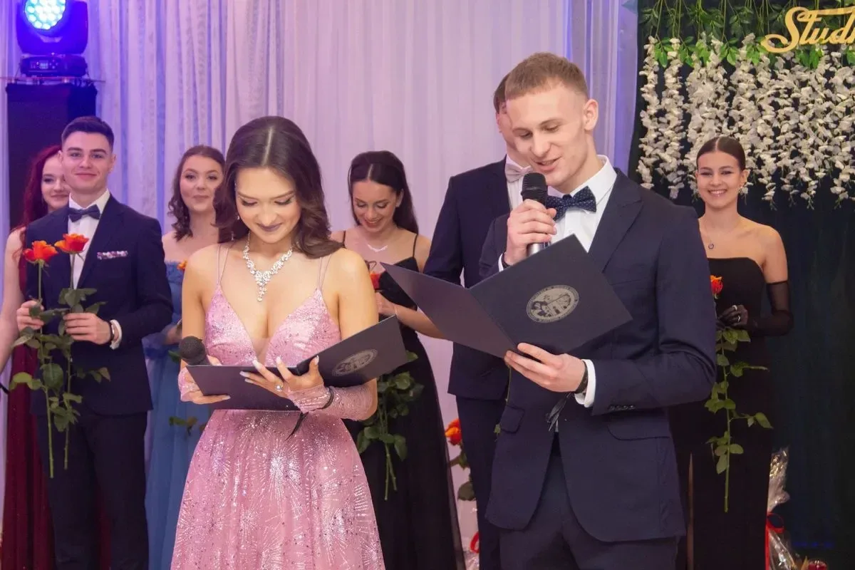 Studniówka Liceum Ogólnokształcącego im. Mikołaja Kopernika w Ostrowi Mazowieckiej! (zdjęcia, wideo)