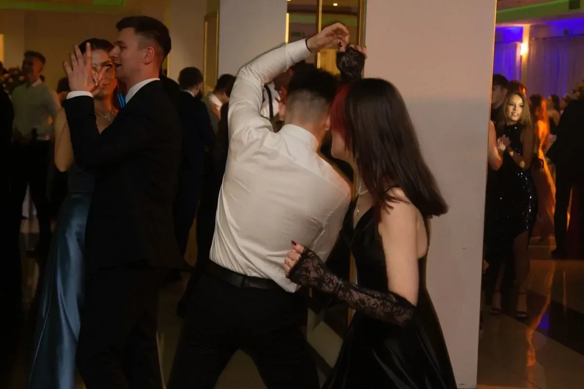 Studniówka Liceum Ogólnokształcącego im. Mikołaja Kopernika w Ostrowi Mazowieckiej! (zdjęcia, wideo)