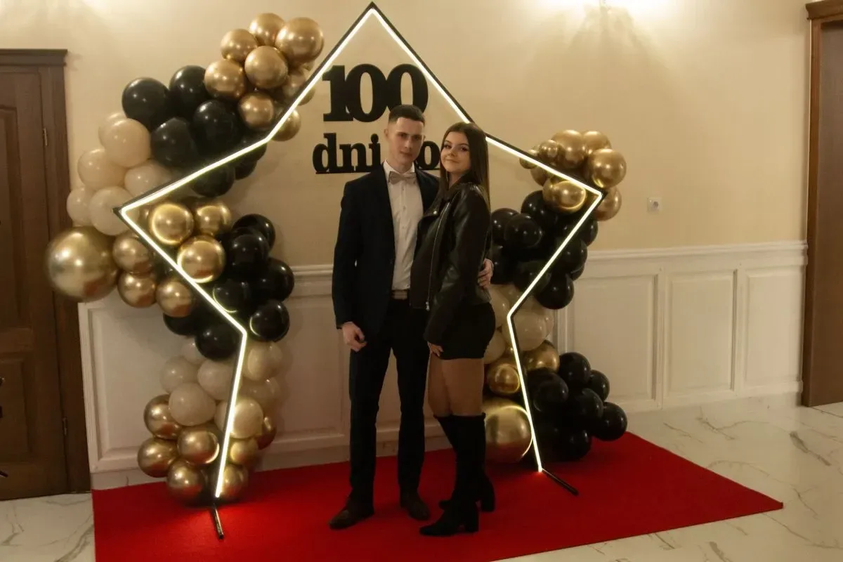 Studniówka maturzystów z Zespołu Szkół im. Stanisława Staszica w Małkini Górnej! (zdjęcia, wideo)