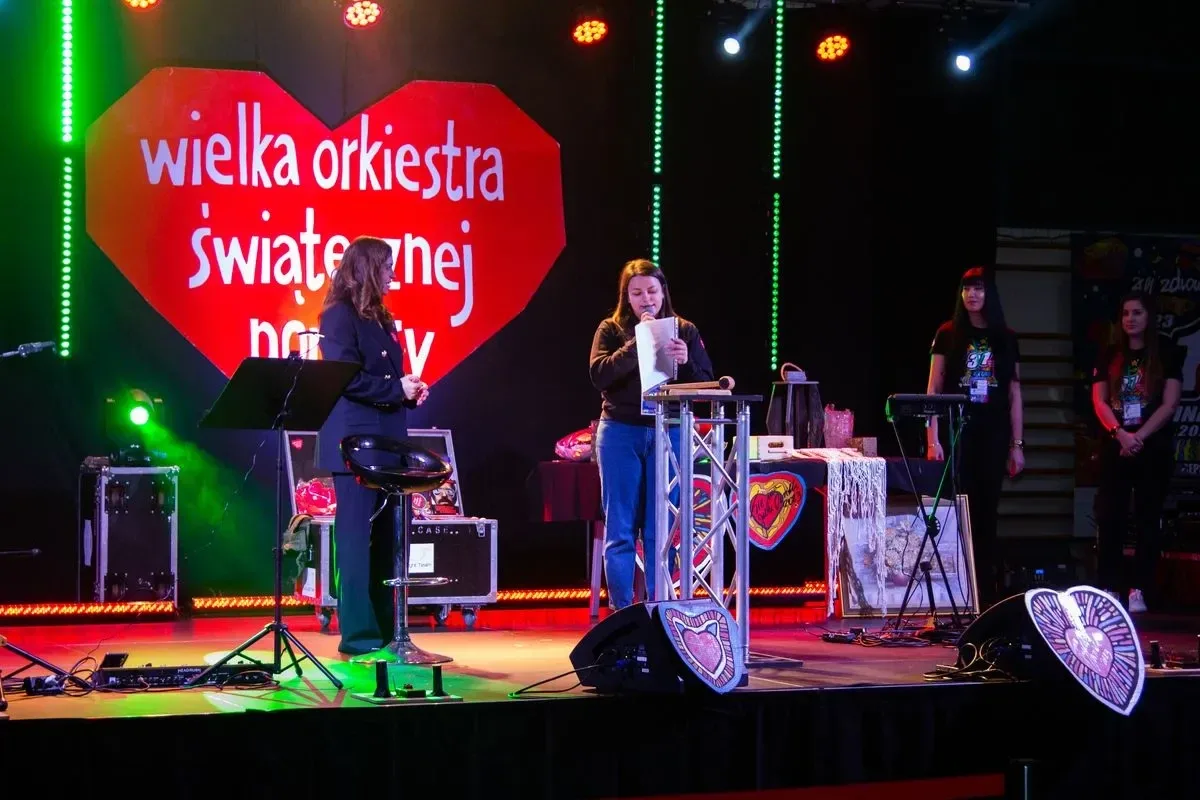 Kwesta po mieście i licytacje stacjonarne podczas 31. Finału WOŚP w Ostrowi Mazowieckiej (zdjęcia)