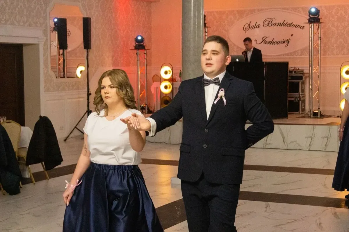Studniówka maturzystów z Zespołu Szkół im. Stanisława Staszica w Małkini Górnej! (zdjęcia, wideo)