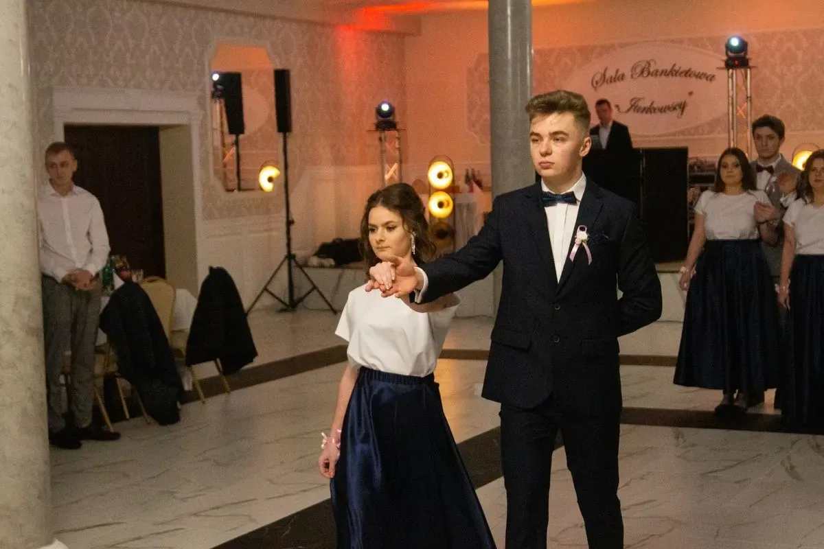 Studniówka maturzystów z Zespołu Szkół im. Stanisława Staszica w Małkini Górnej! (zdjęcia, wideo)