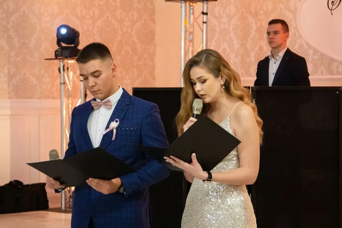 Studniówka maturzystów z Zespołu Szkół im. Stanisława Staszica w Małkini Górnej! (zdjęcia, wideo)