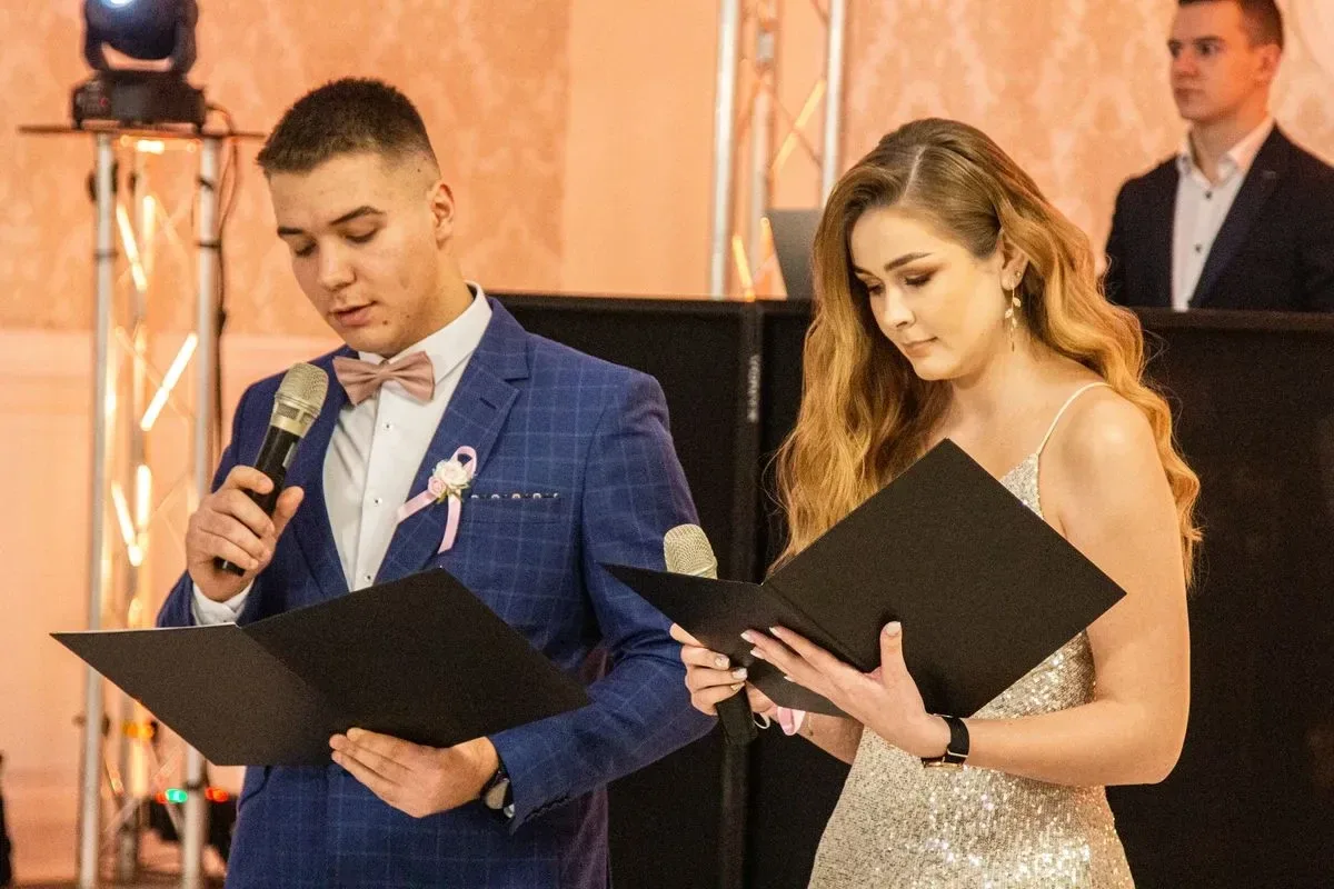 Studniówka maturzystów z Zespołu Szkół im. Stanisława Staszica w Małkini Górnej! (zdjęcia, wideo)