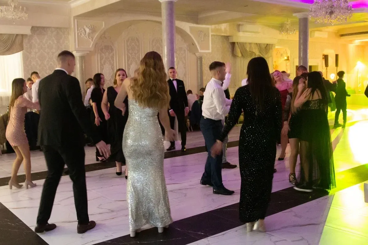 Studniówka maturzystów z Zespołu Szkół im. Stanisława Staszica w Małkini Górnej! (zdjęcia, wideo)