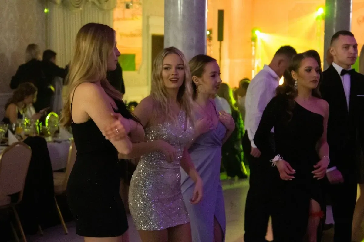 Studniówka maturzystów z Zespołu Szkół im. Stanisława Staszica w Małkini Górnej! (zdjęcia, wideo)
