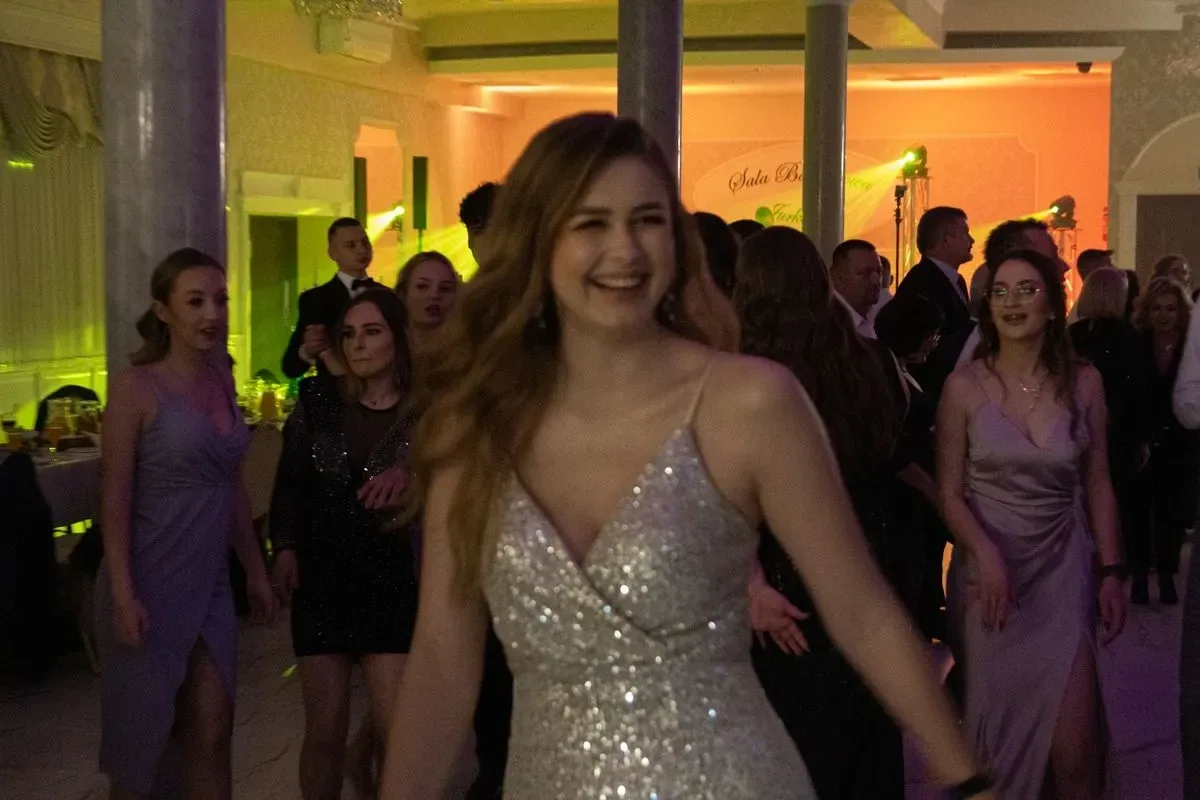 Studniówka maturzystów z Zespołu Szkół im. Stanisława Staszica w Małkini Górnej! (zdjęcia, wideo)