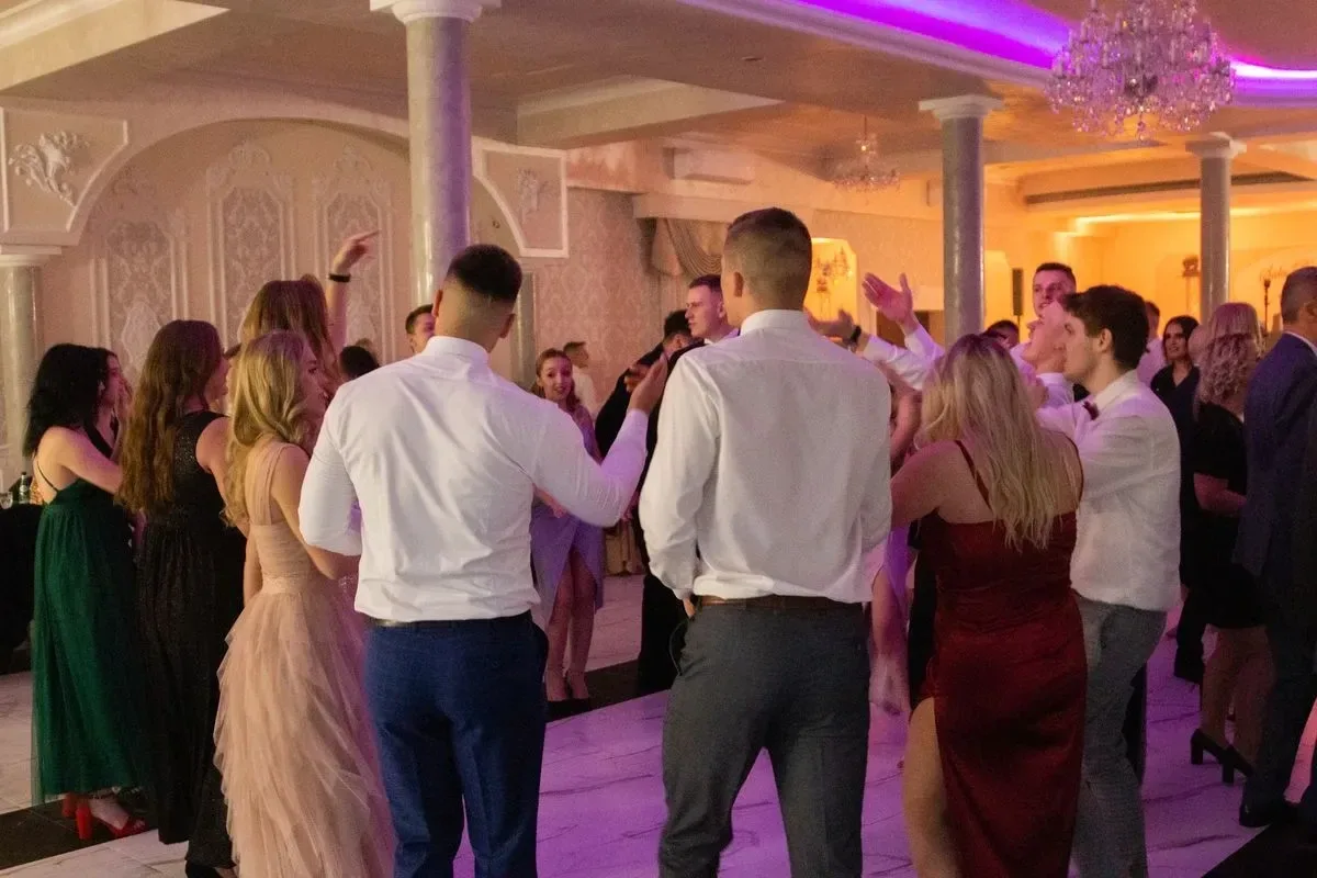 Studniówka maturzystów z Zespołu Szkół im. Stanisława Staszica w Małkini Górnej! (zdjęcia, wideo)