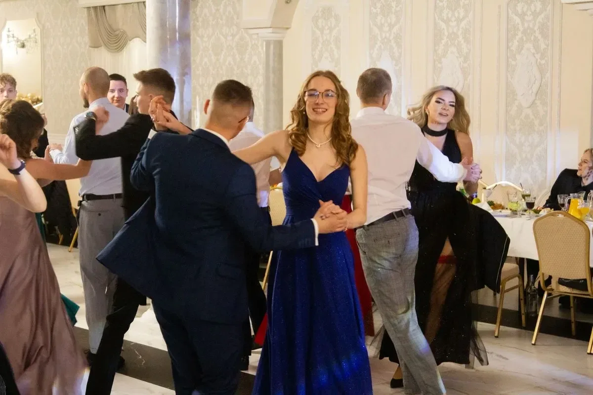 Studniówka maturzystów z Zespołu Szkół im. Stanisława Staszica w Małkini Górnej! (zdjęcia, wideo)