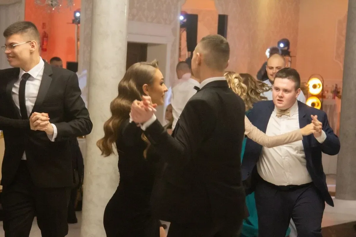 Studniówka maturzystów z Zespołu Szkół im. Stanisława Staszica w Małkini Górnej! (zdjęcia, wideo)