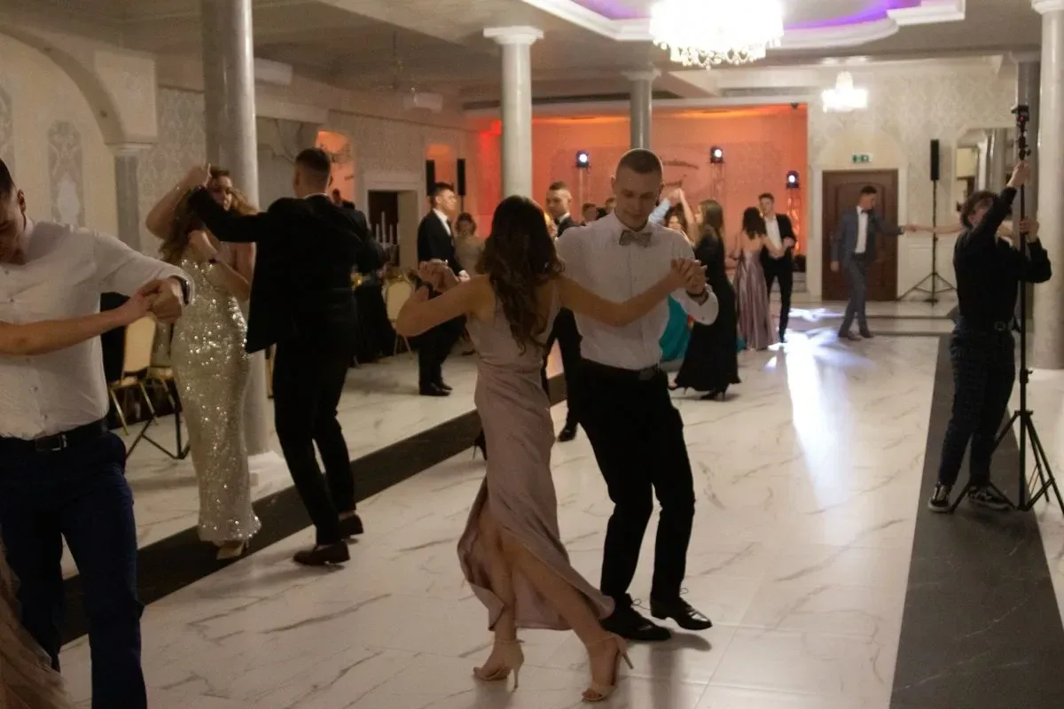Studniówka maturzystów z Zespołu Szkół im. Stanisława Staszica w Małkini Górnej! (zdjęcia, wideo)